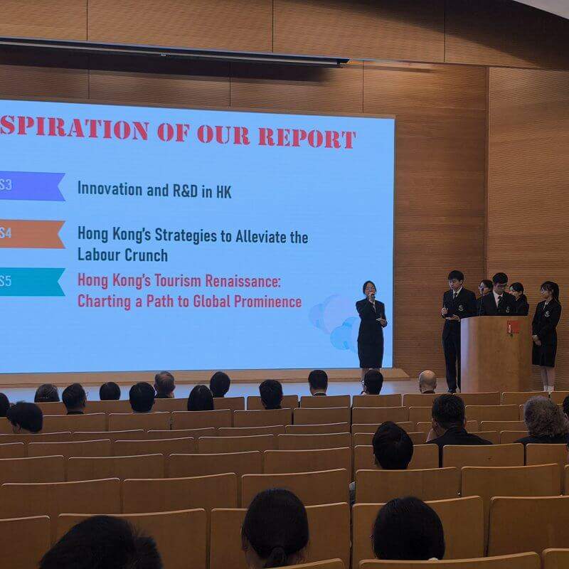 winning team of the first prize of the senior section in the prize-presentation ceremony